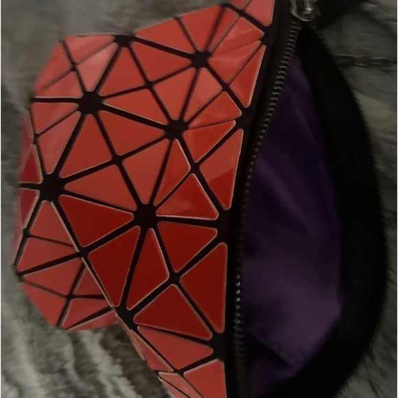 Geodesic purse used  once- very cool, it’s made of plastic and cotton - Picture 3 of 5
